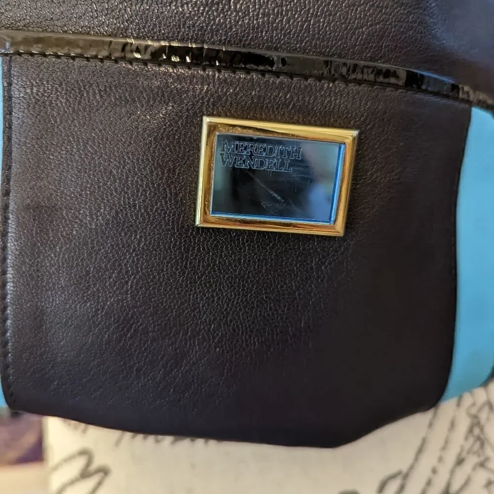𝅺meredith Wendel powder blue and black pebbled leather bag euc